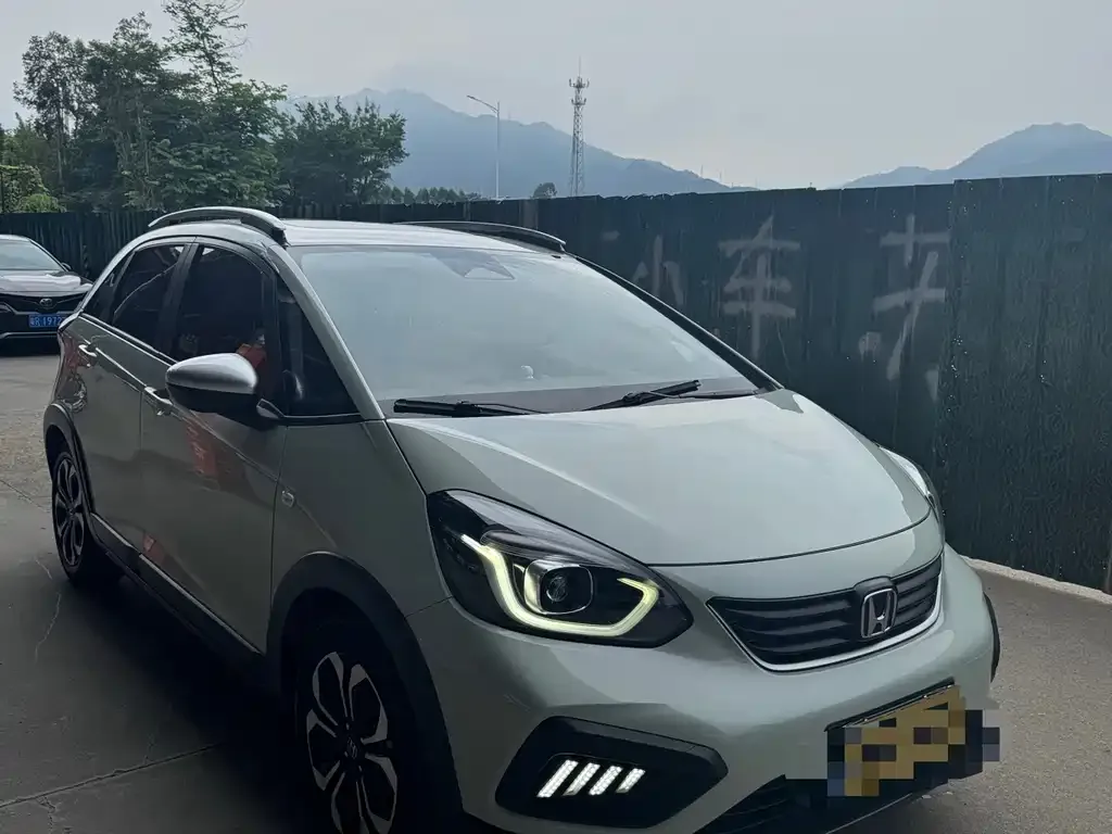 Honda Fit — фото 10