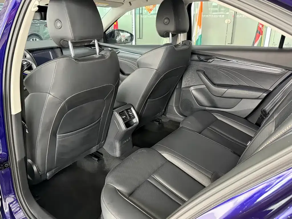 Skoda Octavia — фото 2