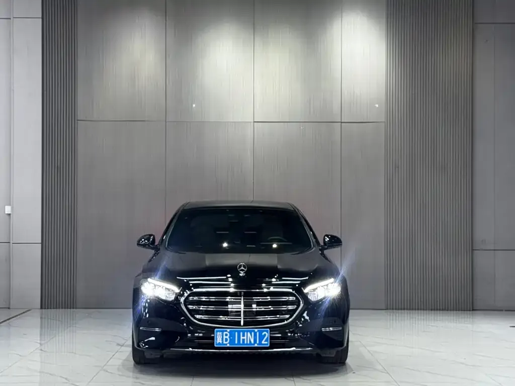 Mercedes-Benz E-Class — фото 2