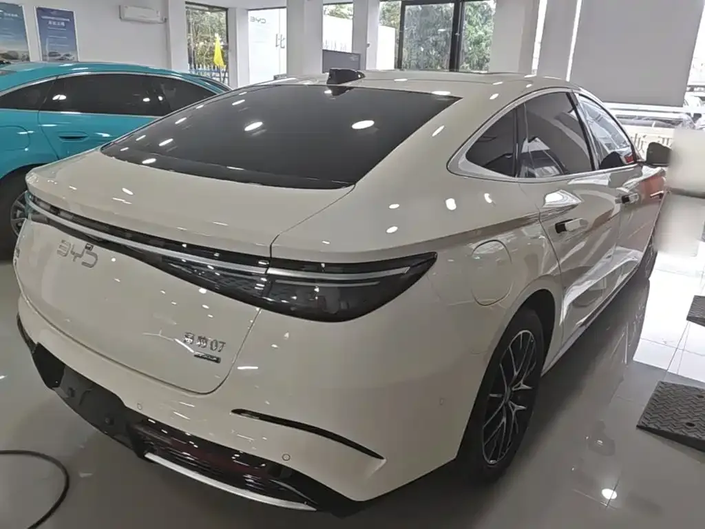 BYD Seal 07 DM-i — фото 9