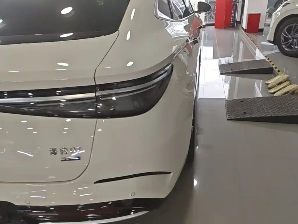 BYD Seal 07 DM-i — фото 2