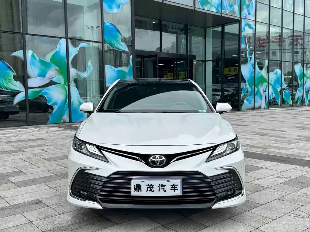 Toyota Camry — фото 6