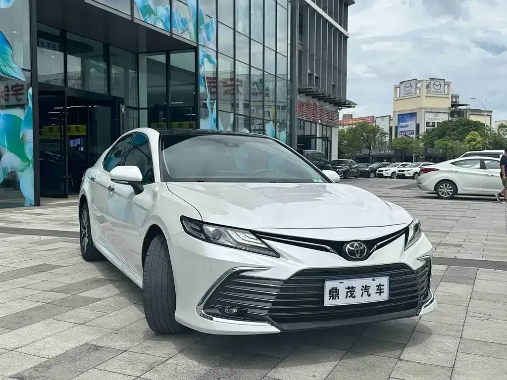 Toyota Camry — фото 8