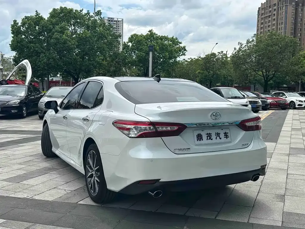 Toyota Camry — фото 9