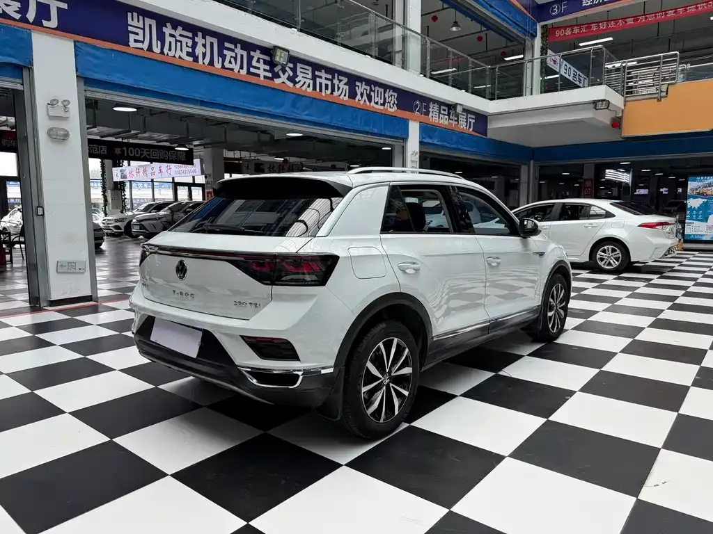 Volkswagen T-Roc — фото 6