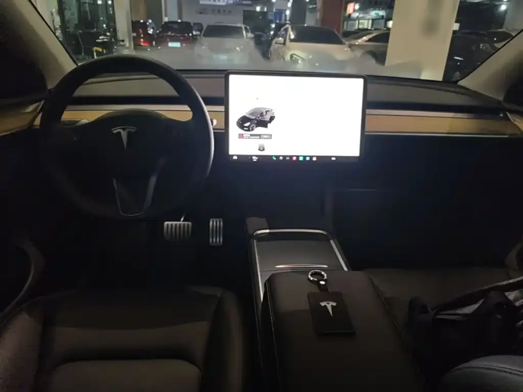 Tesla Model Y — фото 2