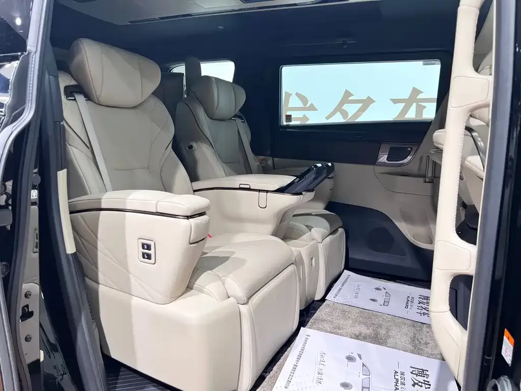 Toyota Vellfire — фото 3