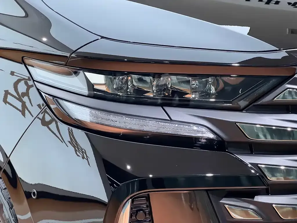 Toyota Vellfire — фото 4