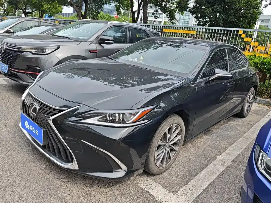 Lexus ES — фото 1