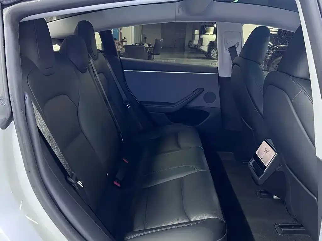 Tesla Model 3 — фото 9