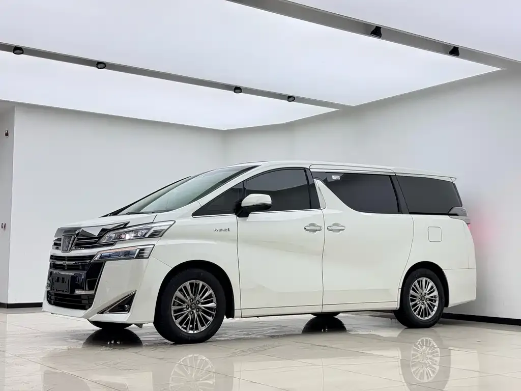 Toyota Vellfire — фото 1