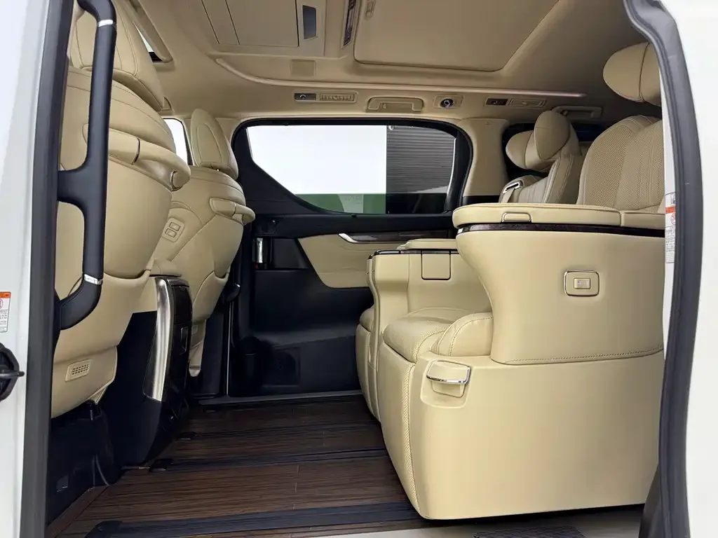 Toyota Vellfire — фото 7