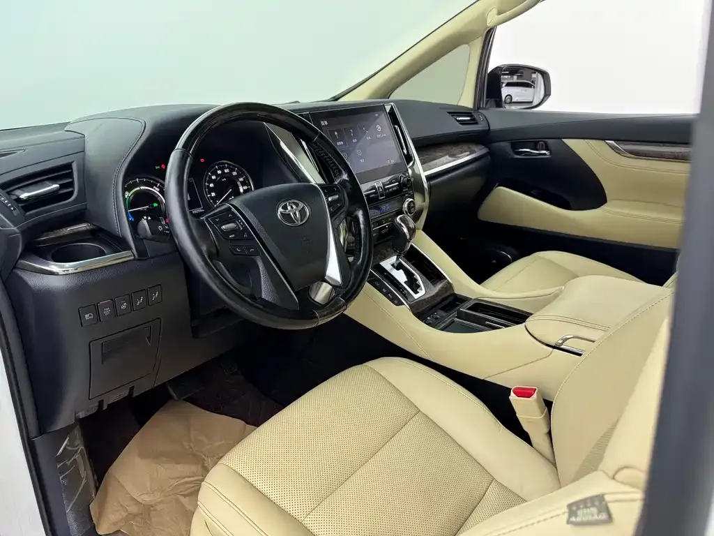 Toyota Vellfire — фото 3