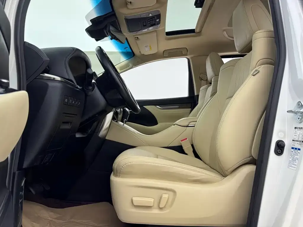 Toyota Vellfire — фото 2
