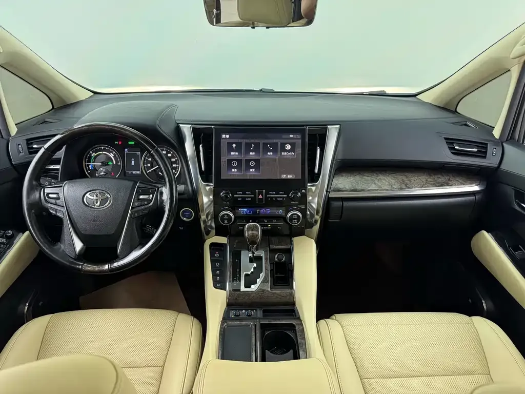 Toyota Vellfire — фото 9