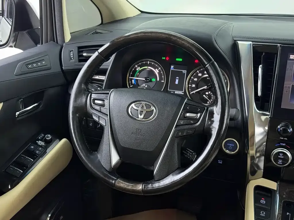 Toyota Vellfire — фото 8