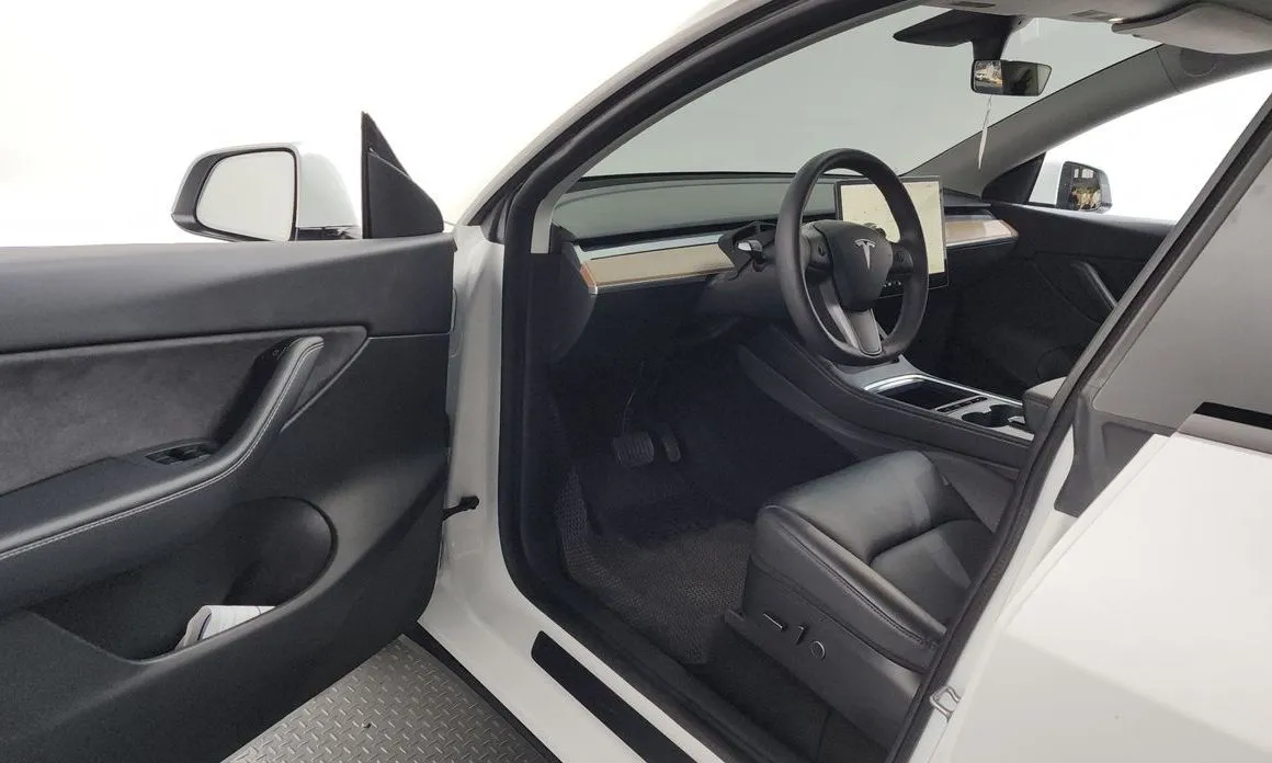 Tesla Model Y — фото 8