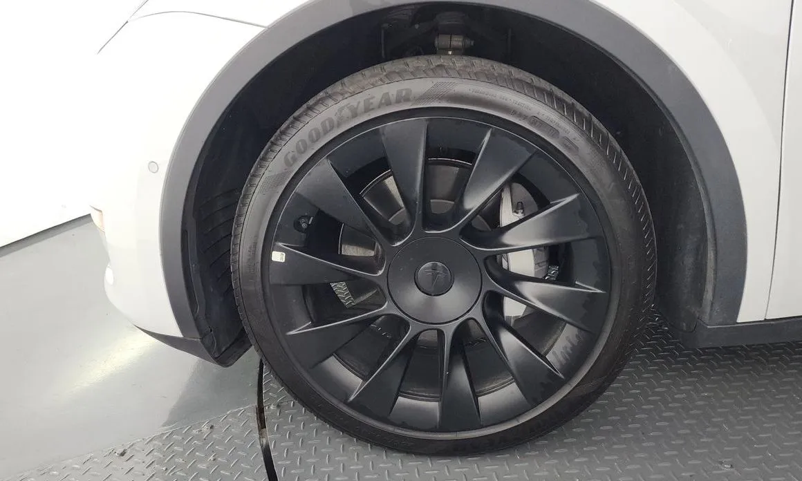 Tesla Model Y — фото 7