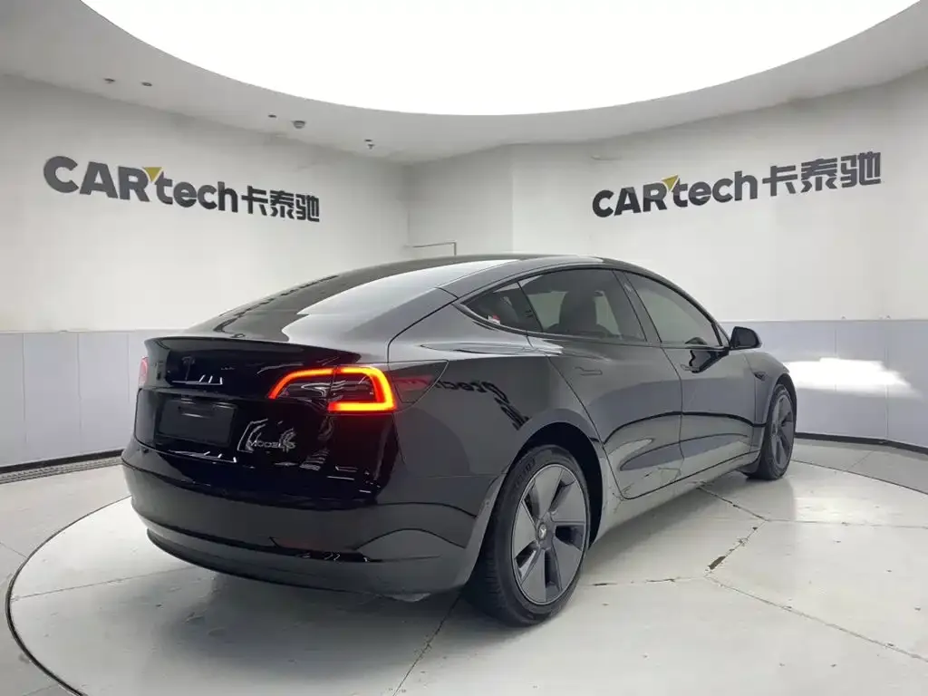 Tesla Model 3 — фото 9