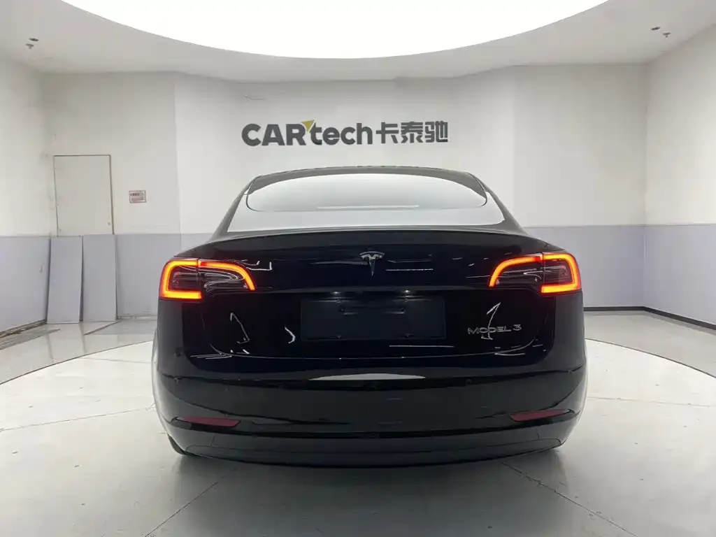 Tesla Model 3 — фото 10