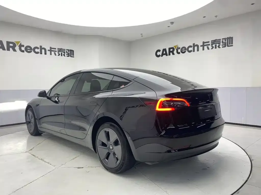 Tesla Model 3 — фото 5