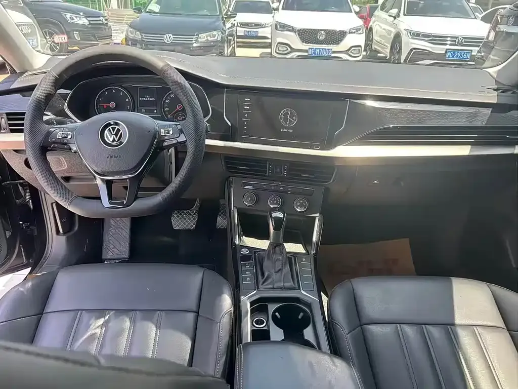 Volkswagen Passat 2021 из CN, фото 2