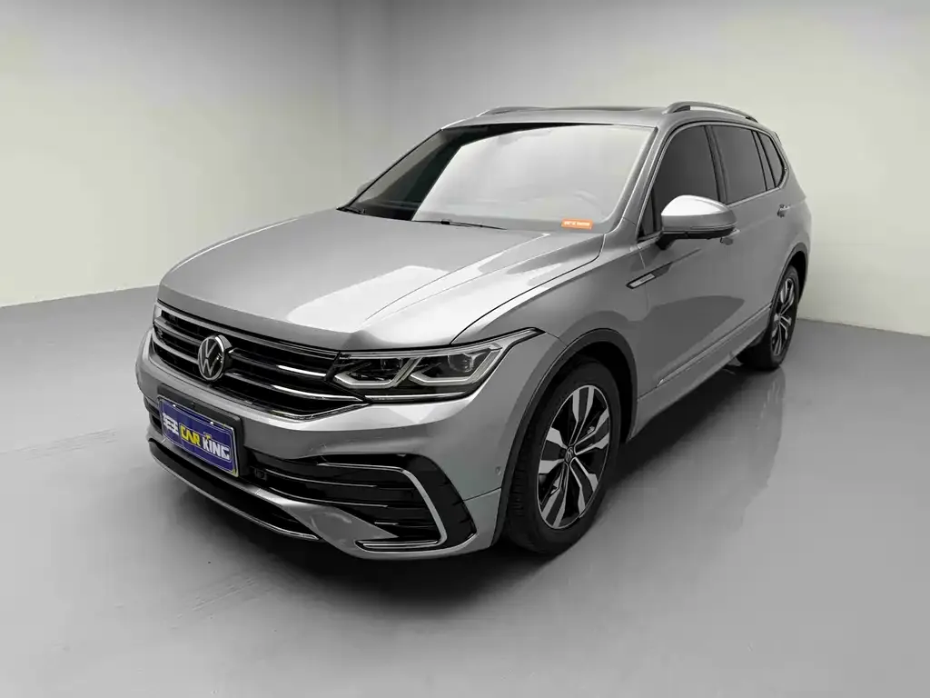 Volkswagen Tiguan L — фото 1