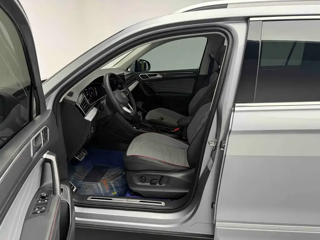 Volkswagen Tiguan L — фото 8