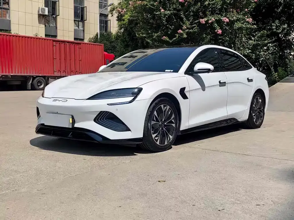 BYD Seal — фото 1