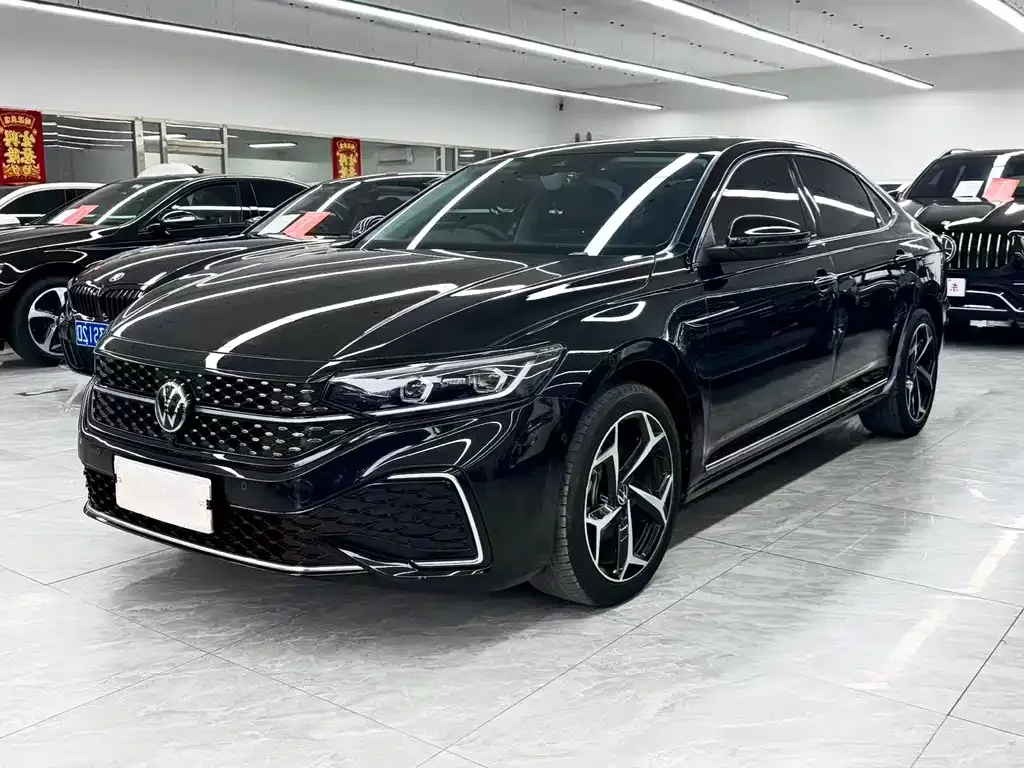 Volkswagen Passat — фото 1