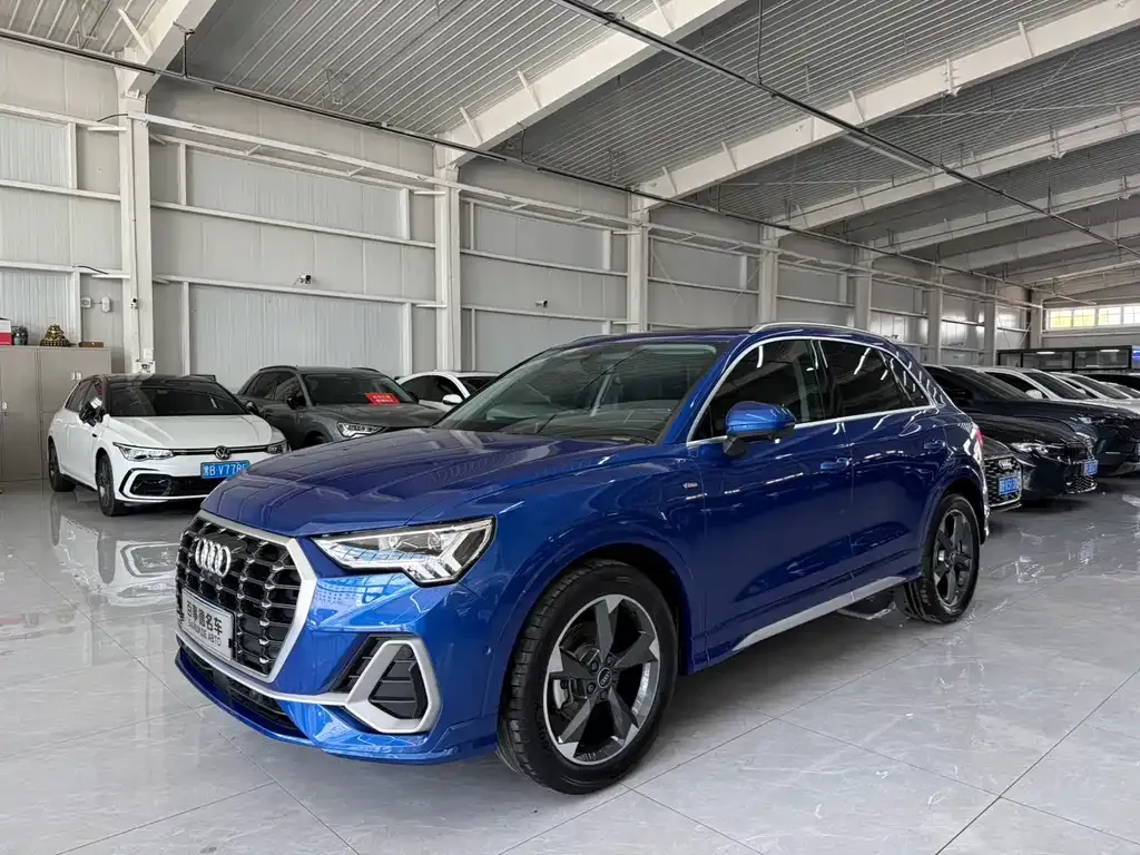 Audi Q3 — фото 1