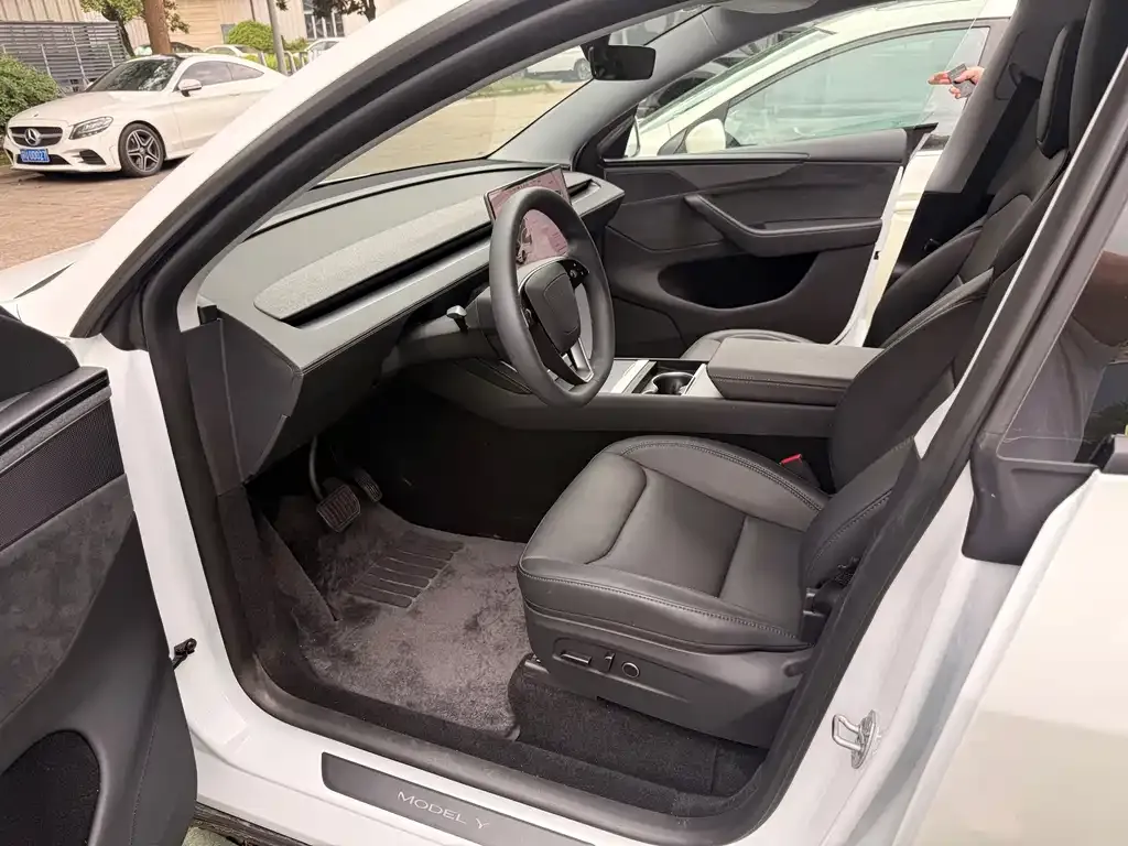 Tesla Model Y — фото 2