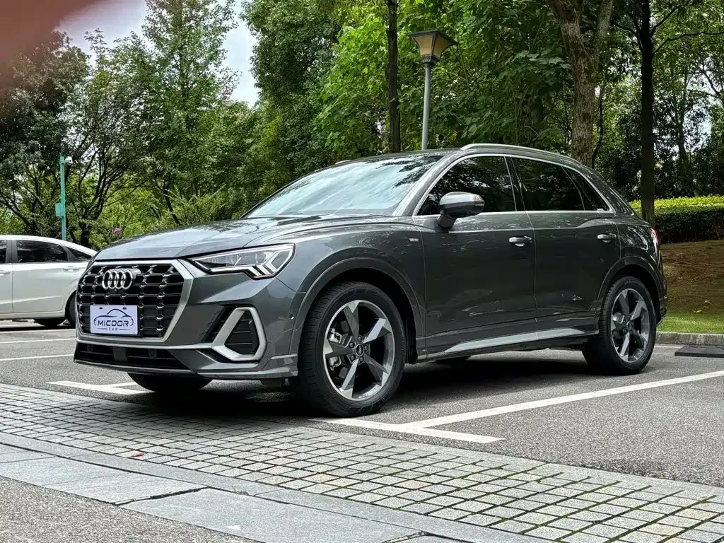 Audi Q3 — фото 1