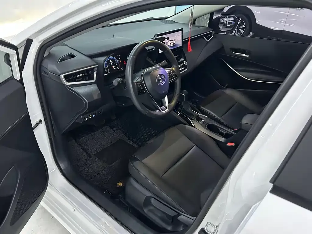Toyota Corolla — фото 10