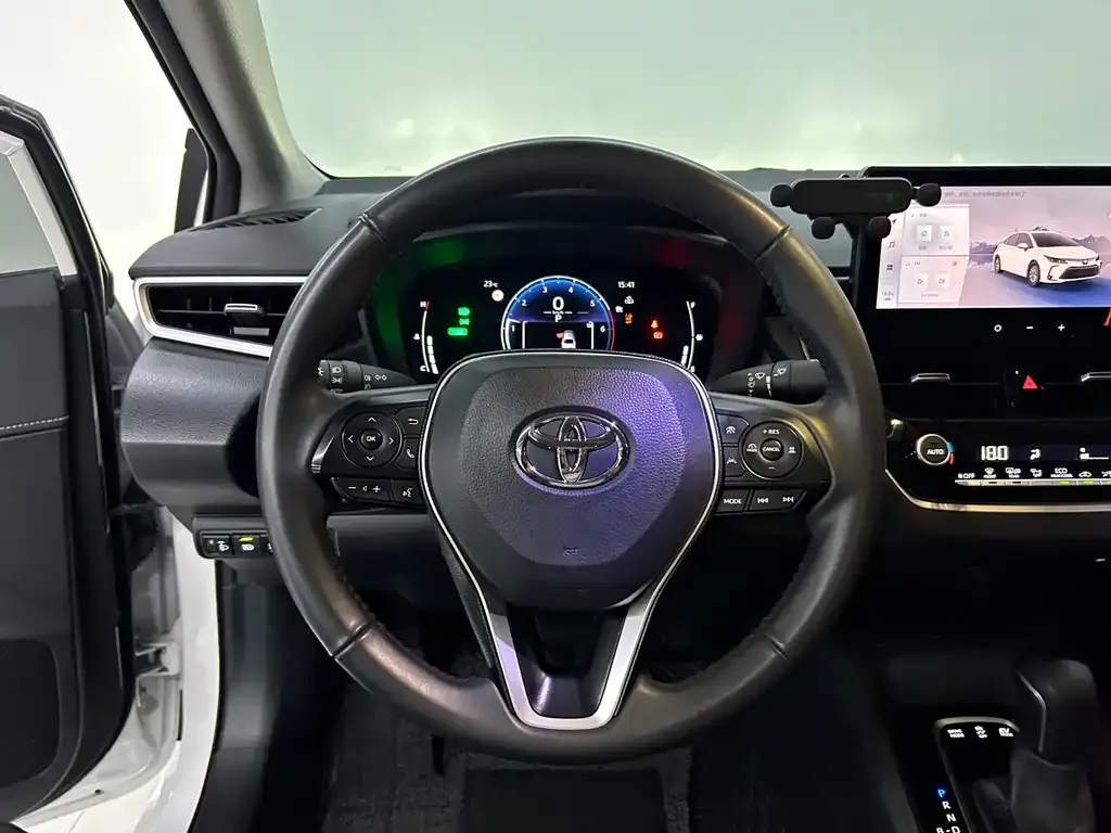 Toyota Corolla — фото 9