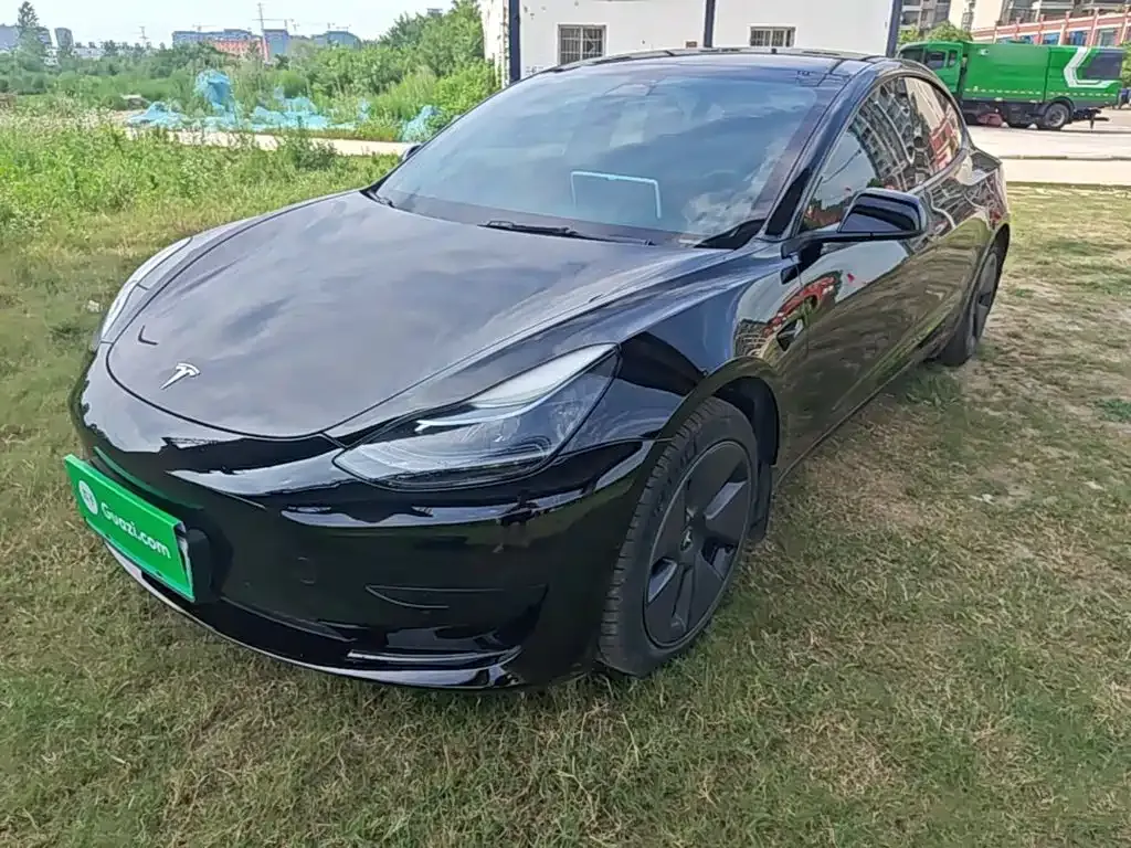 Tesla Model 3 — фото 1