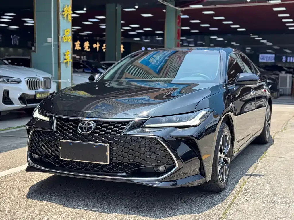 Toyota Avalon — фото 1