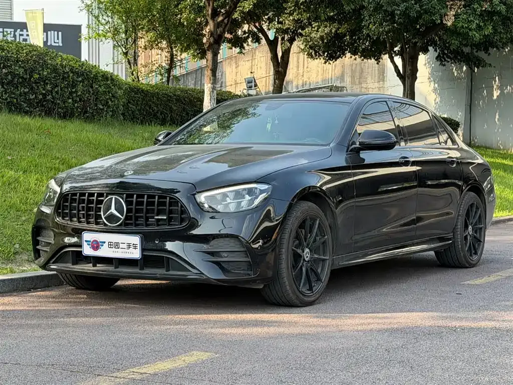 Mercedes-Benz E-Class — фото 1