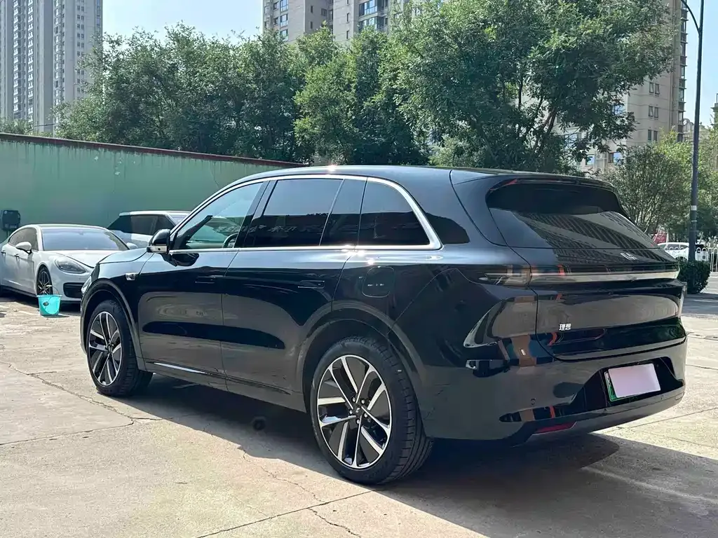 Li Auto L6 — фото 10