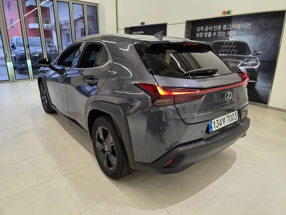 Lexus UX — фото 6