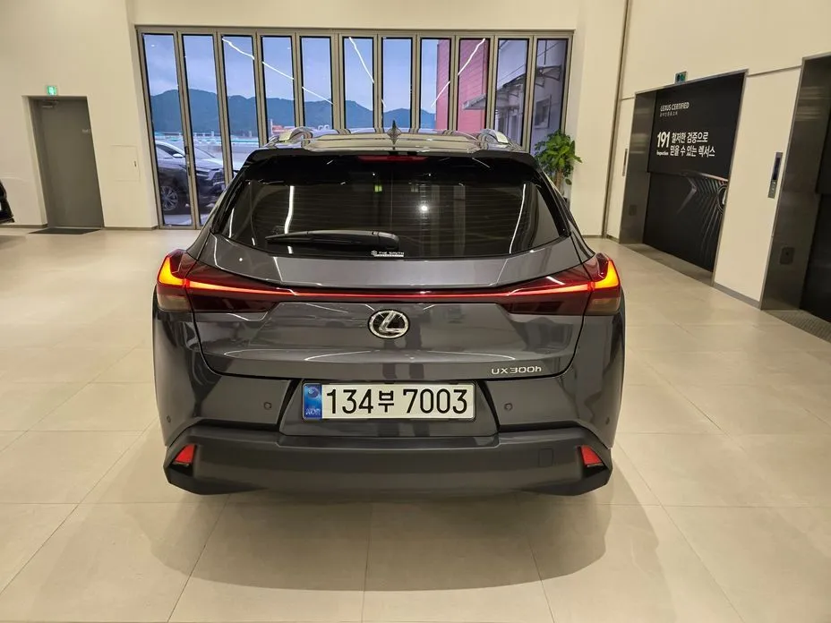 Lexus UX — фото 7