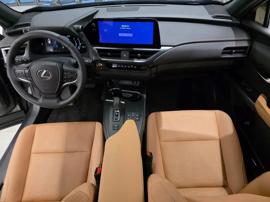 Lexus UX — фото 2