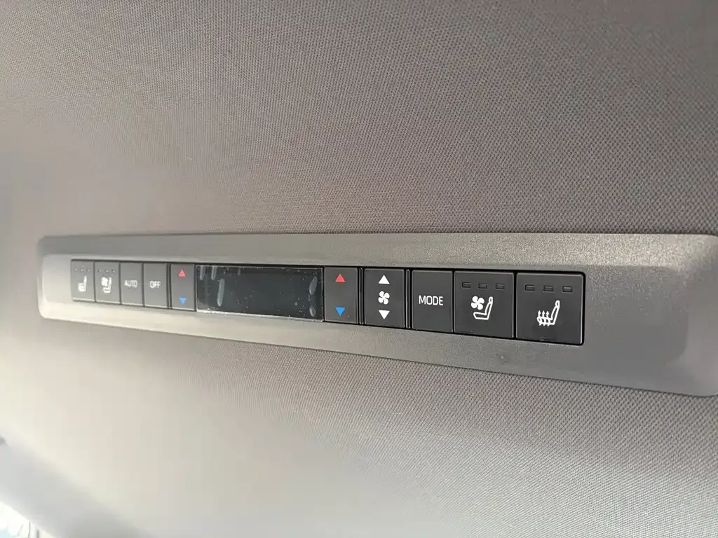 Toyota Sienna — фото 9