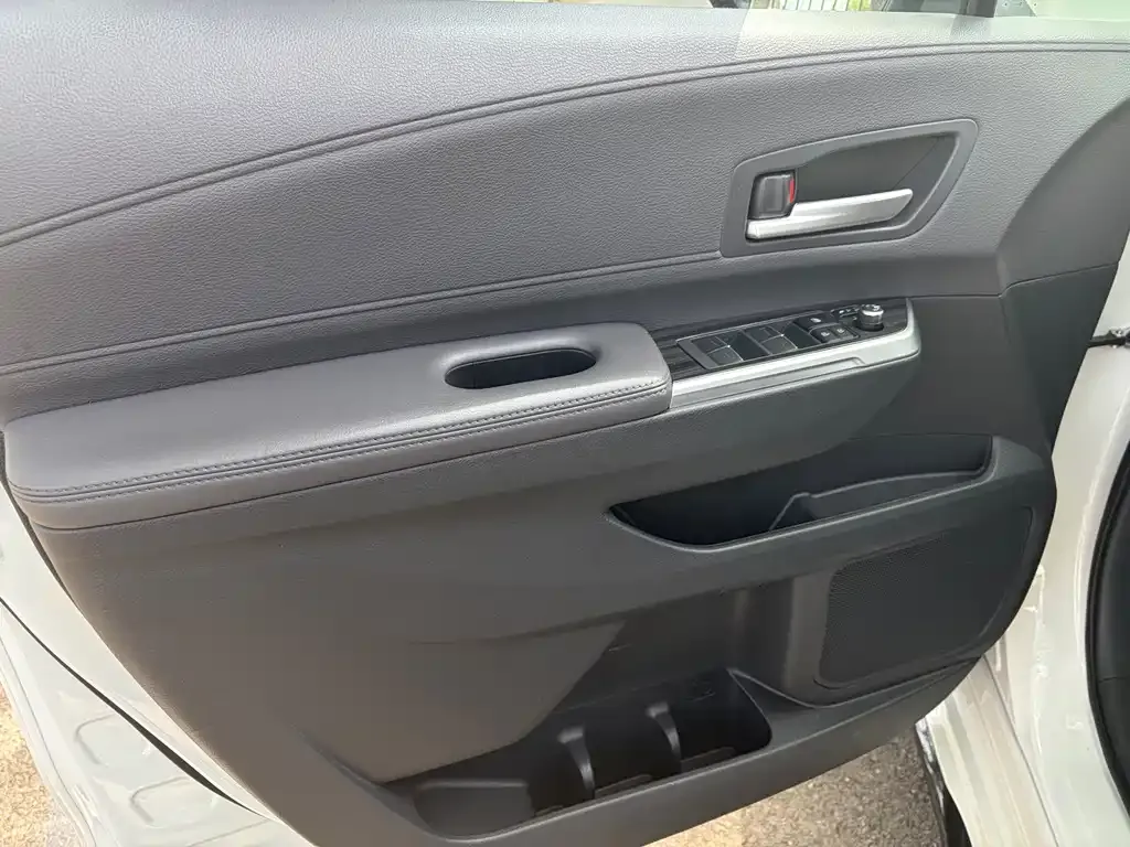 Toyota Sienna — фото 3
