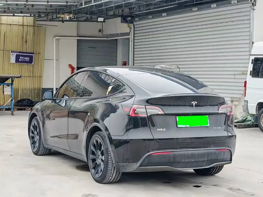 Tesla Model Y — фото 7