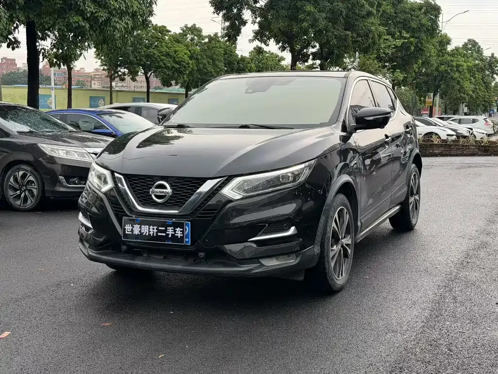 Nissan Qashqai — фото 1