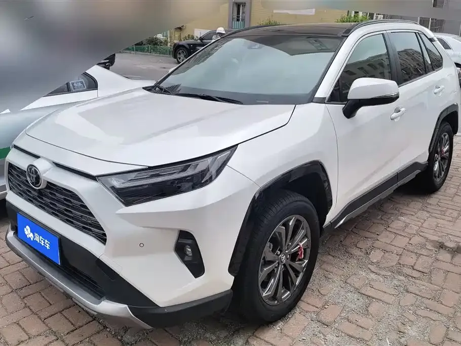 Toyota RAV4 — фото 1