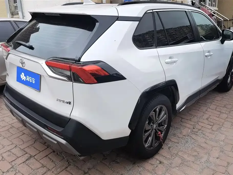 Toyota RAV4 — фото 9