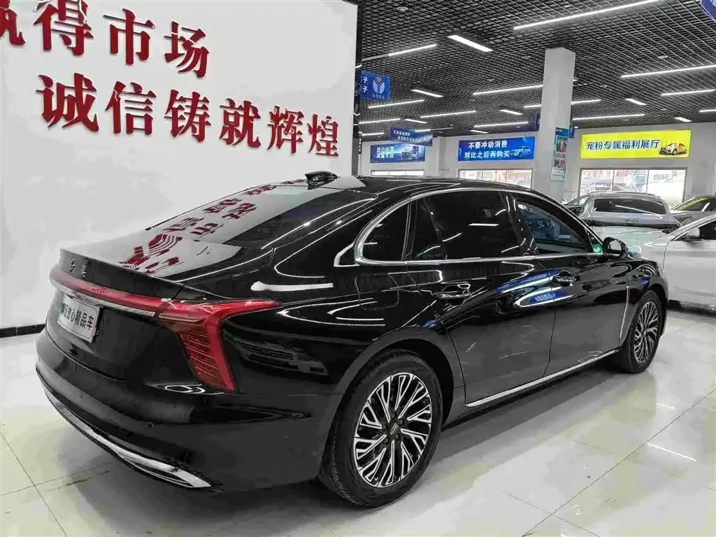 Hongqi H5 — фото 9