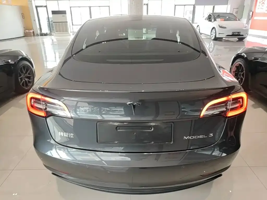 Tesla Model 3 — фото 5